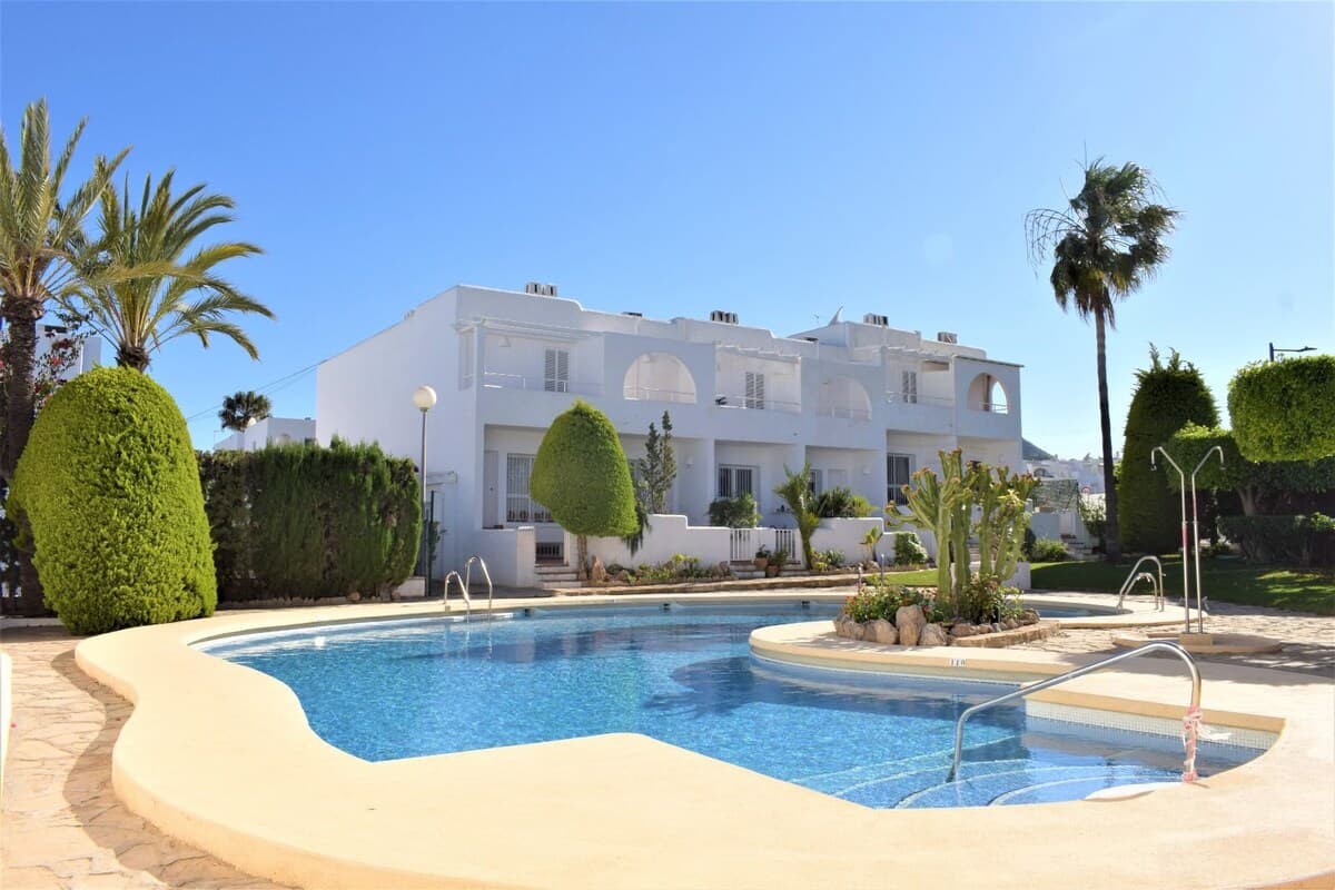 Cocina equipada con lavavajillas